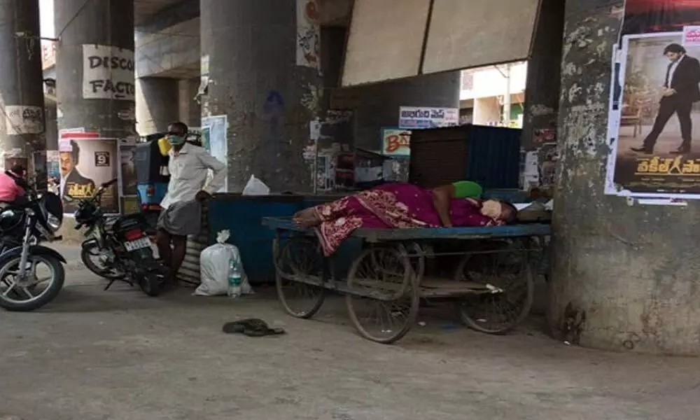 COVID-19 patient slept on push cart in Karimnagar dies