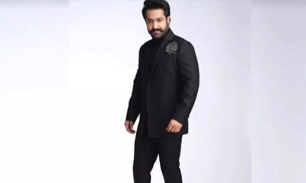 Allu Arjun looks regal in an all black velvet sherwani by Manish Malhotra :  Bollywood News - Bollywood Hungama