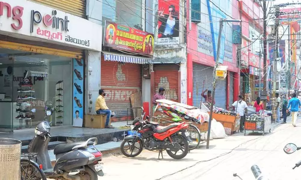 Amaravati: Sunday closure of shops evokes mixed response