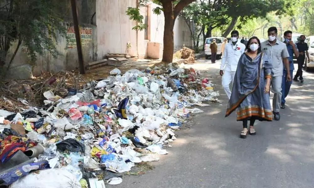 Hyderabad Mayor Gadwall Vijayalaxmi unhappy over piled up garbage