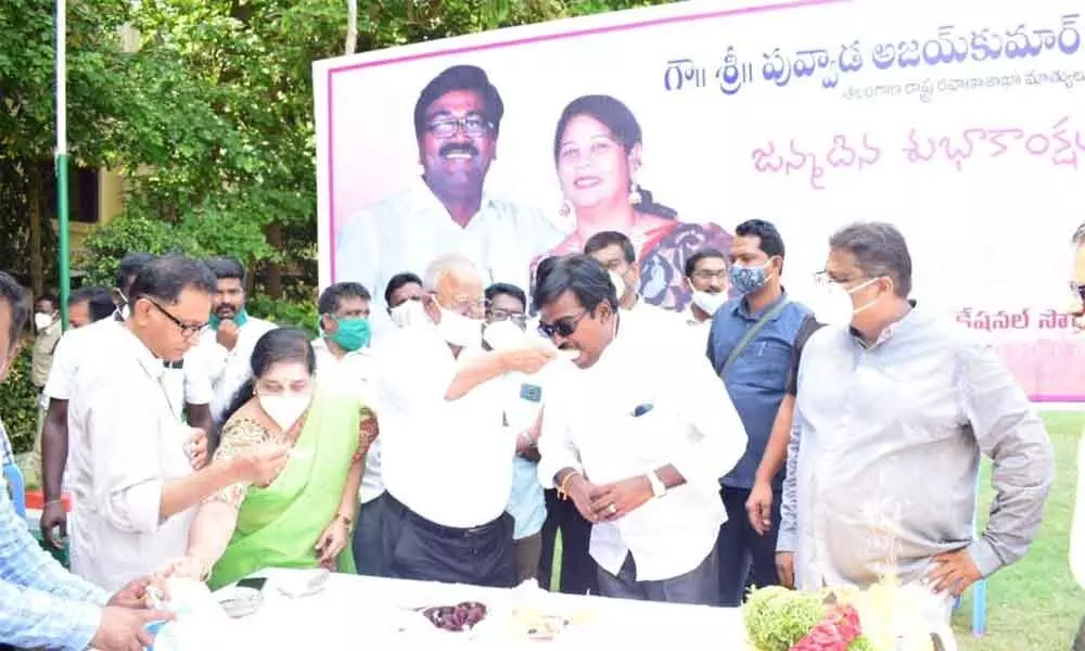 Transport Minister Puvvada Ajay at the cake cutting programme on his birthday in Khammam on Monday