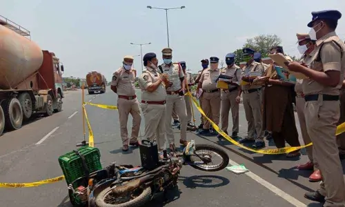 Mentor-I Officer DSP KVVNV Prasad training the JIOs at the crime scene in Ongole