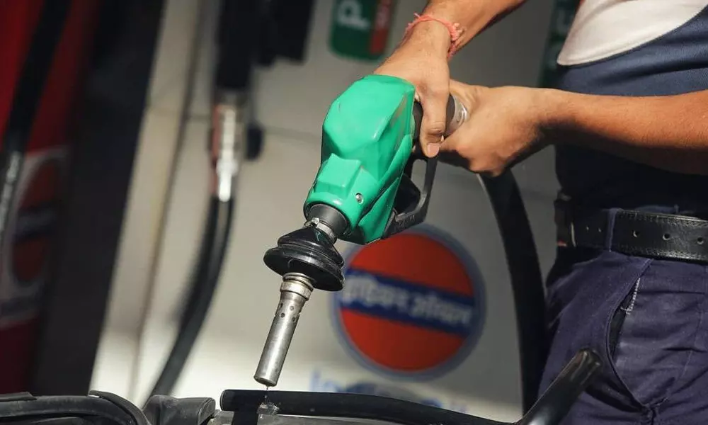 Petrol and diesel prices today in Hyderabad, Delhi, Chennai, Mumbai remains stable on 20 April 2021