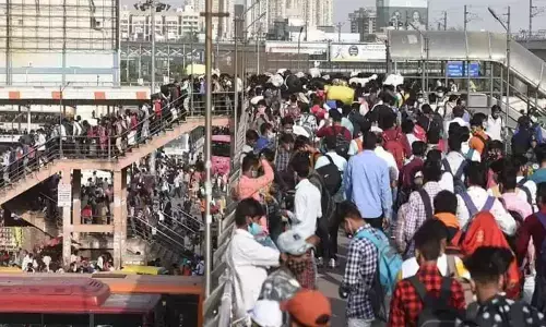 Delhi Lockdown: Migrants queue up at bus stands to rush home