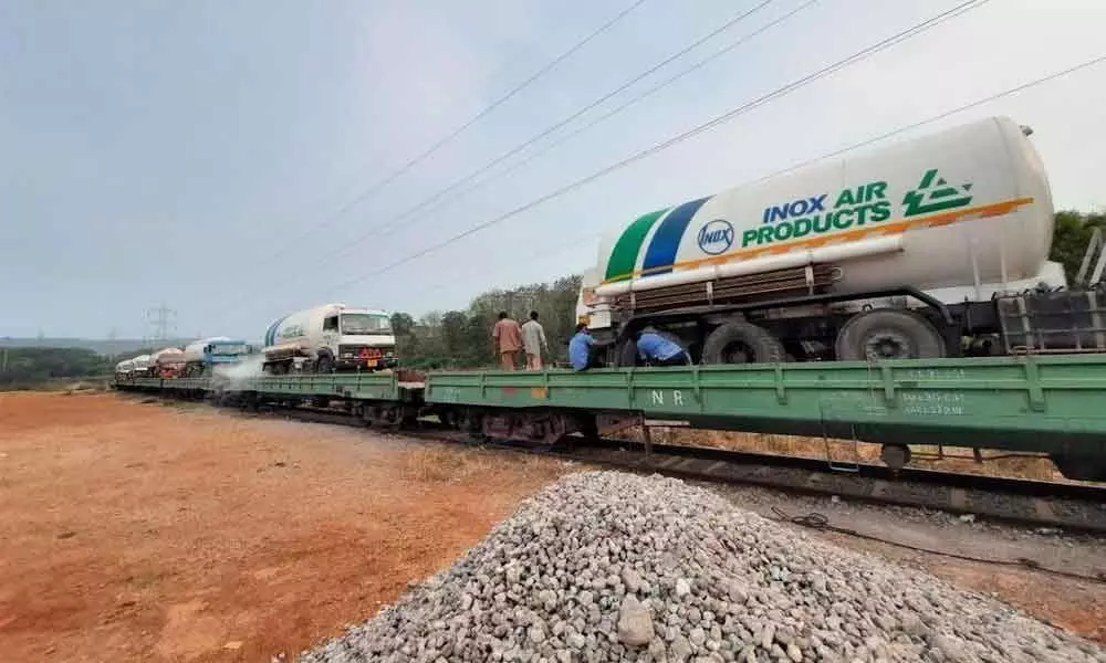 Oxygen Express reaches Vizag Steel for filling
