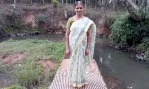 Thiruvananthapuram: This librarian walks 4 km a day for doorstep delivery