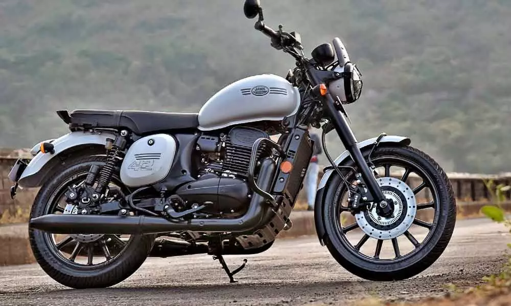 Jawa 42 is a cruiser bike available in India; its starting price is about RS.1, 63,932.