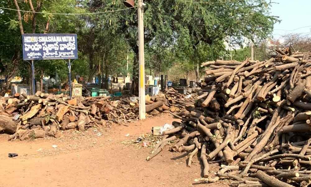 Hyderabad: Firewood shortage adds fuel to woes of Covid-dead kin