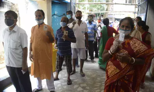 Heavy polling was recorded in the first three hours in the seventh phase of Bengal Assembly elections where people of 34 constituencies across five districts are out to exercise their franchise.