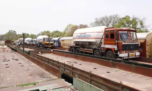 South Central Railway flags off first ‘Oxygen Express’ to Odisha