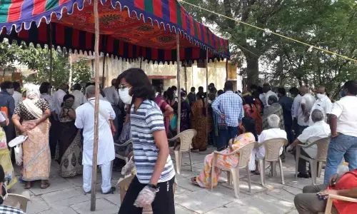 Hyderabad: No social distancing, long queues at vaccine centres scare citizens