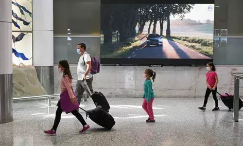 Australia bans arrivals from India