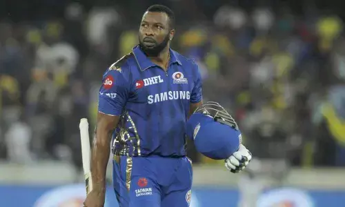 Pollard’s blitz powers Mumbai to 4-wicket win over CSK