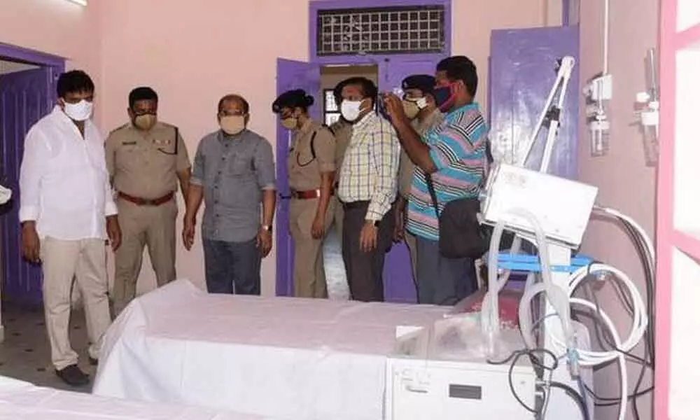 Information and Public Relations Minister Perni Venkataramaiah, along with Collector A. Md. Imtiaz and SP M. Ravindranath Babu, at the hospital in Machilipatnam on Sunday.