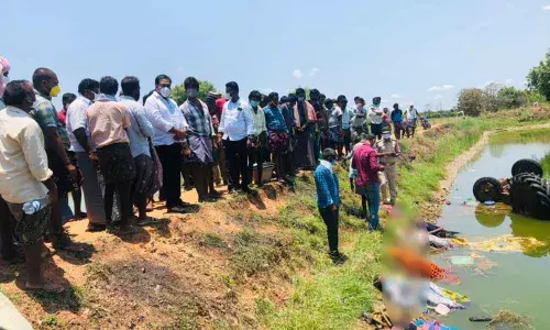 Five including a sarpanch died in an accident in Nellore