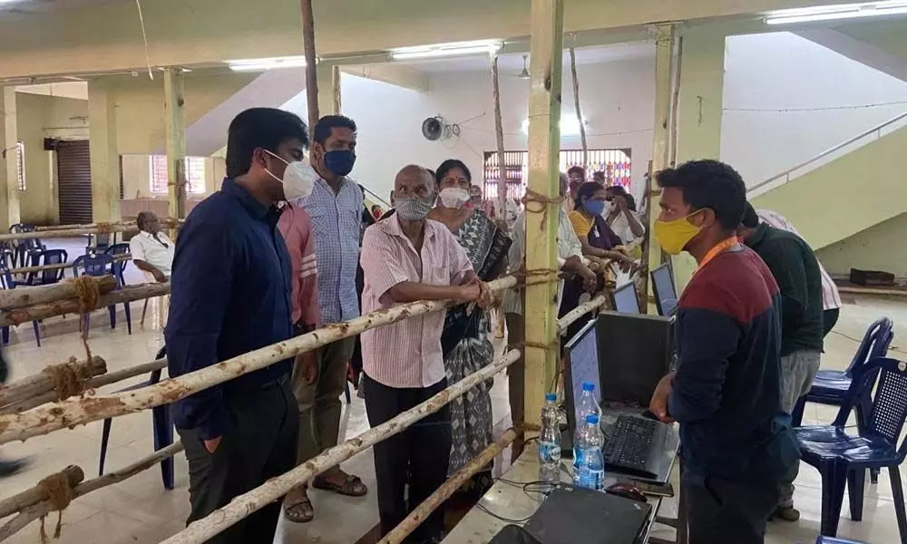 Municipal Commissioner Abhishikt Kishore inspecting a vaccination centre in Rajamahendravaram on Wednesday