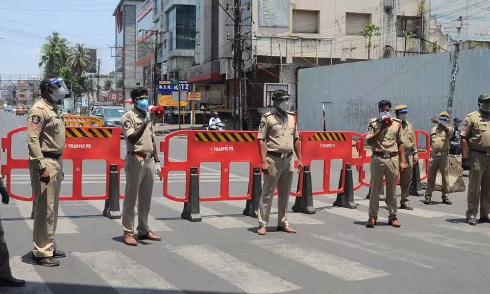 Police officials erect barricade and ask shops to close in Vijayawada on Wednesday (Photo: Ch Venkata Mastan)