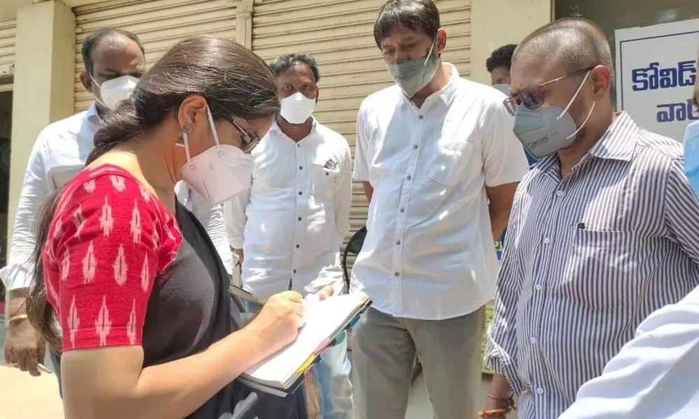 Nandyal Sub-Collector Kalpana Kumari conducting a surprise inspection at Covid hospital in Nandyal on Friday