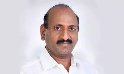 Former MLA Enugu Ravinder Reddy meeting Eatala leads to political speculations