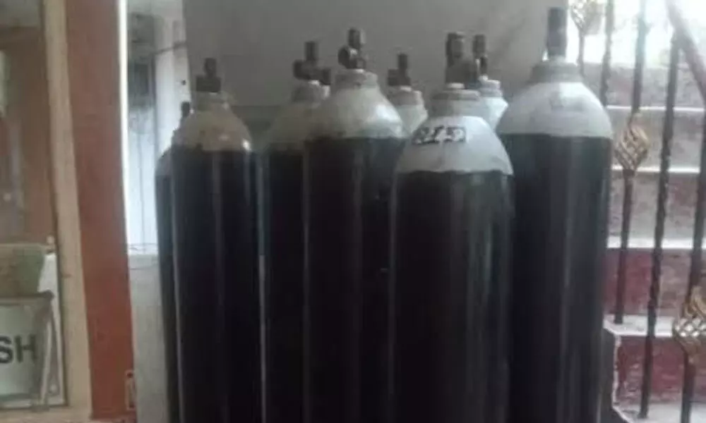 Authorities concerned  seize oxygen cylinders being sold illegally at  MVP Colony in Visakhapatnam