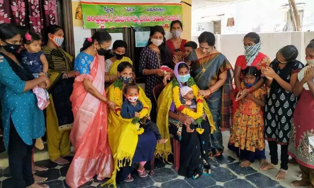 Tella Aruna and other members of AP Mahilabhyudaya Samithi felicitating mothers during International Mother’s Day celebrations at Ongole on Sunday