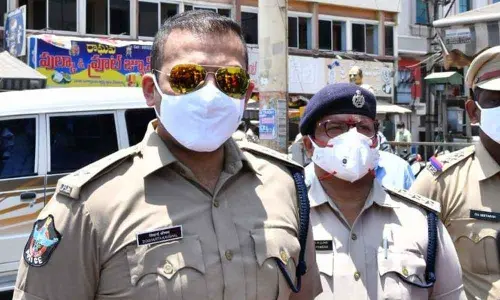 Prakasam SP Siddharth Kaushal briefing the press on enforcement of curfew in Ongole on Sunday