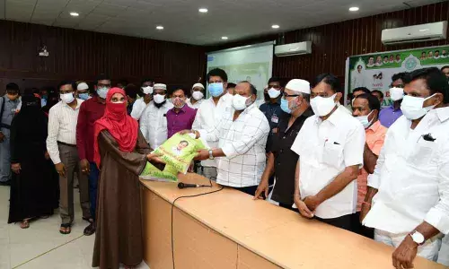 BC Welfare Minister Gangula Kamalakar distributing Ramzan festival gifts to Muslims at a programme at Karimnagar Collectorate’s auditorium on Sunday