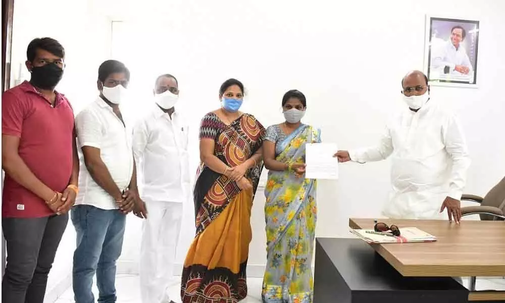 MLA Manchireddy Kishan Reddy hands over appointment letters to Asha workers