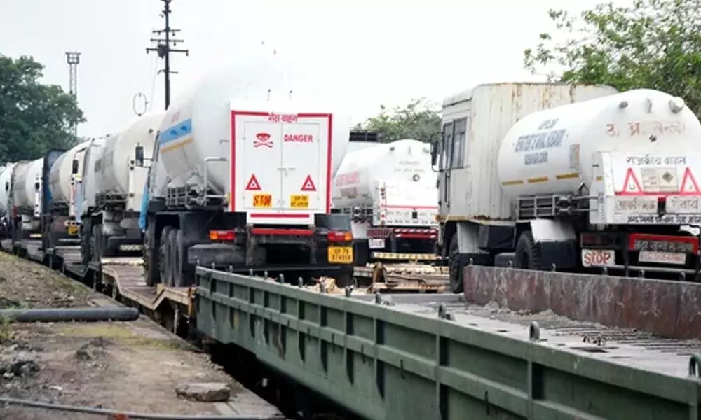 Oxygen Express with 120MT of LMO reaches Bengaluru