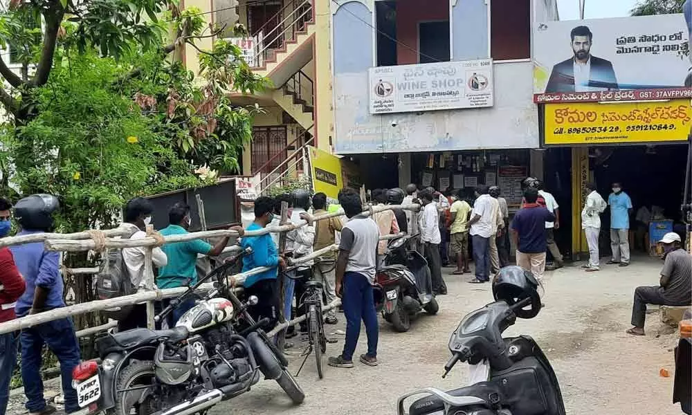 Social distancing norms go for a toss as tipplers throng a liquor outlet in Visakhapatnam