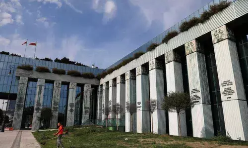 Polands Supreme Court evacuated due to bomb threat - Twitter