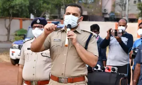 Prakasam SP Siddharth Kaushal counselling the curfew violating motorists in Ongole on Tuesday Naresh