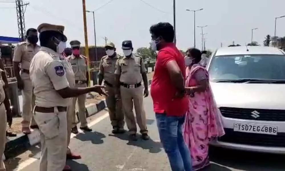 TS police allows ambulances from Andhra Pradesh