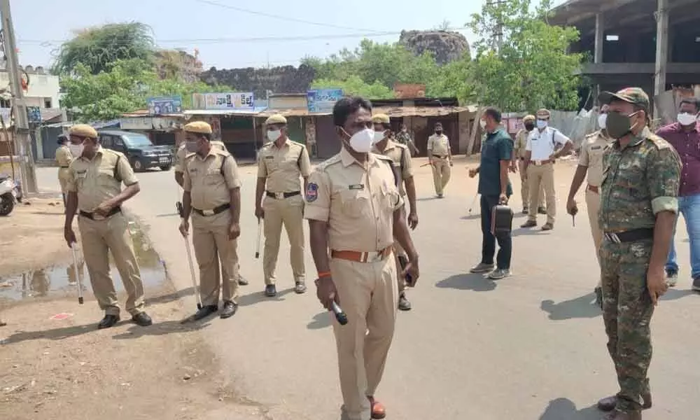Police supervising lockdown in Gadwal on Wednesday