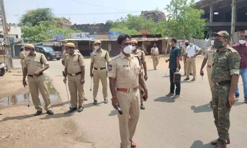 Police supervising lockdown in Gadwal on Wednesday