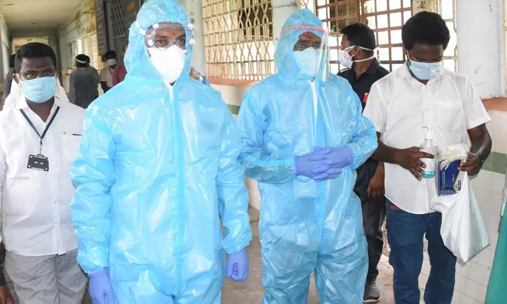 BJP State president Bandi Sanjay inspecting the Mahatma Gandhi Memorial Hospital (MGMH) in Warangal on Friday