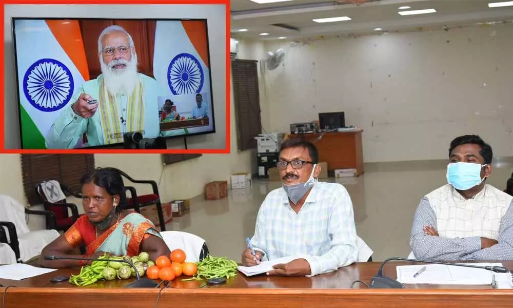 Prime Minister Narendra Modi enquiring about natural farming methods with a Dalit woman farmer Vannuramma of Anantapur district on Friday