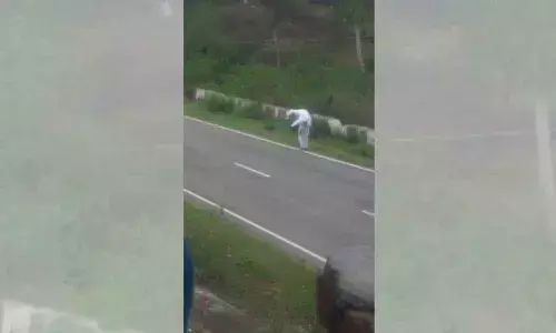 Son Carried The Dead Body Of His Mother On His Shoulders As Everyone Denied To Help Him