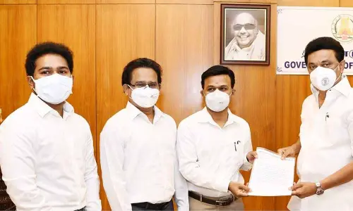 SRMIST donates 1.10 crore to TN CMPRS Fund