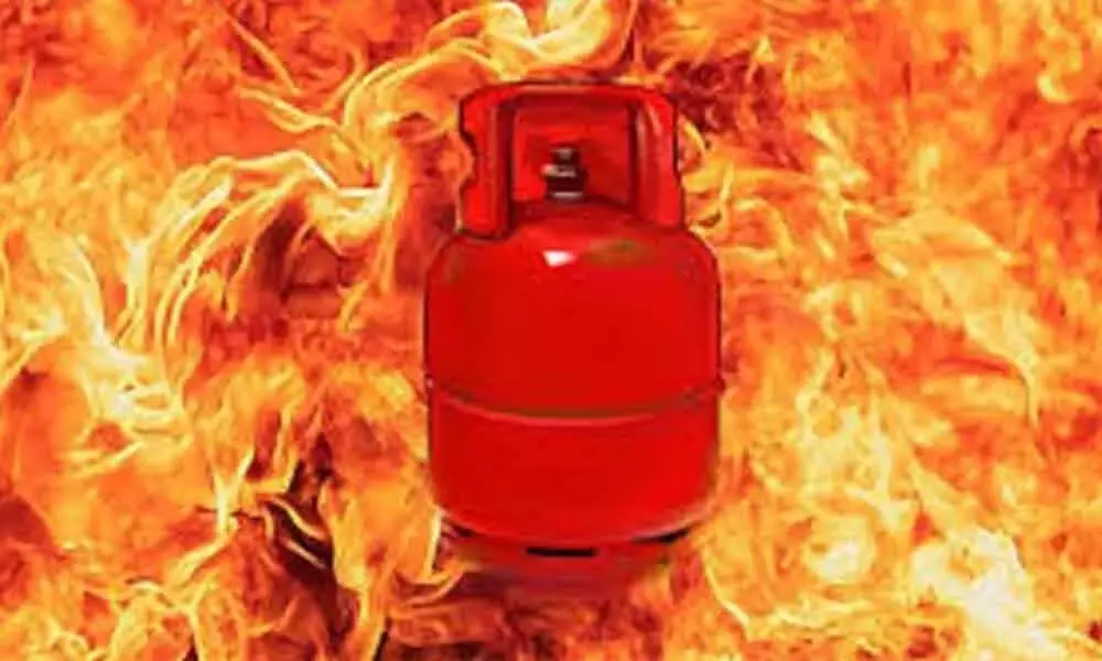 Woman burnt alive in LPG cylinder explosion in Samarlakota