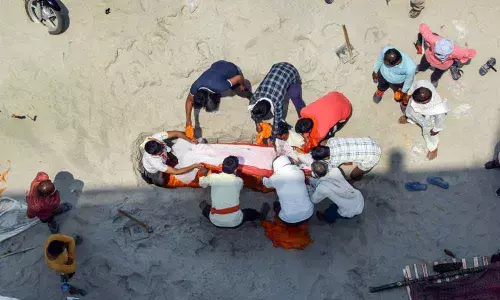 Centre asks UP, Bihar to prevent dumping of dead bodies in Ganga