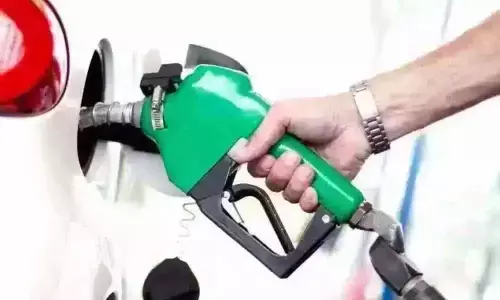 Double century in Sri Ganganagar: Petrol-diesel above Rs 100/l mark Double century in Sri Ganganagar: Petrol-diesel above Rs 100/l mark