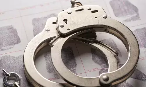 Four held for duping people on pretext of selling oxygen cylinders