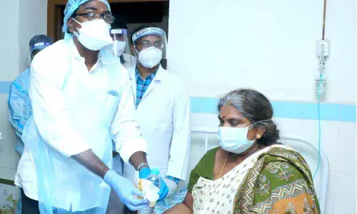 Minister Ajay inspects COVID isolation ward