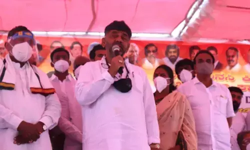 Congress again pitches in for Rs 100 crore plan to vaccinate the citizens