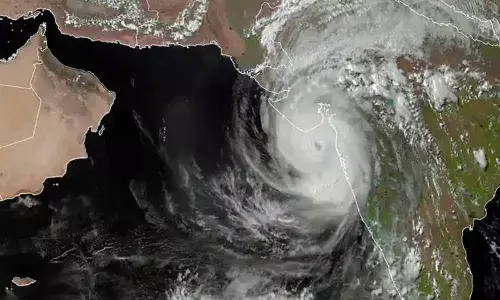 Tauktae shows no mercy on Gujarat