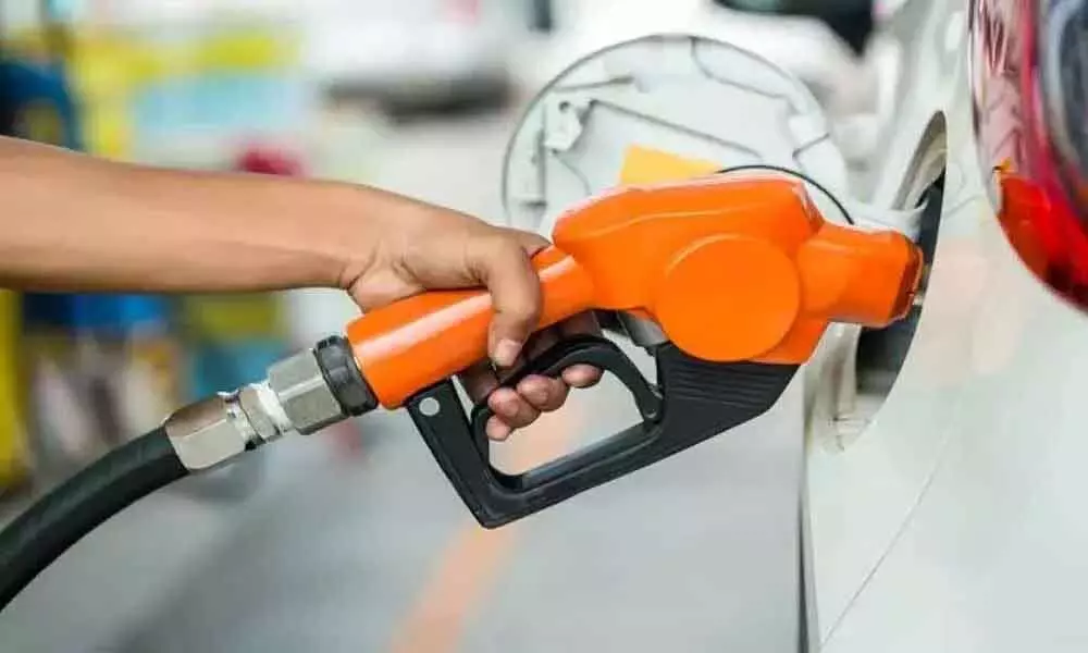 Petrol and diesel prices today remains stable in Hyderabad