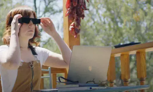 Snap releases augmented reality glasses