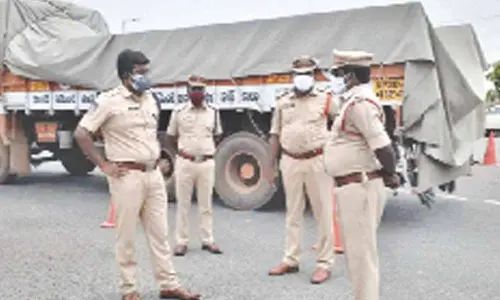 SP Bhaskaran interacting with the police officials at AP-TS border check post at Ramapuram crossroads in Kodad mandal on Saturday