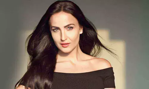 Actress Elli AvRam